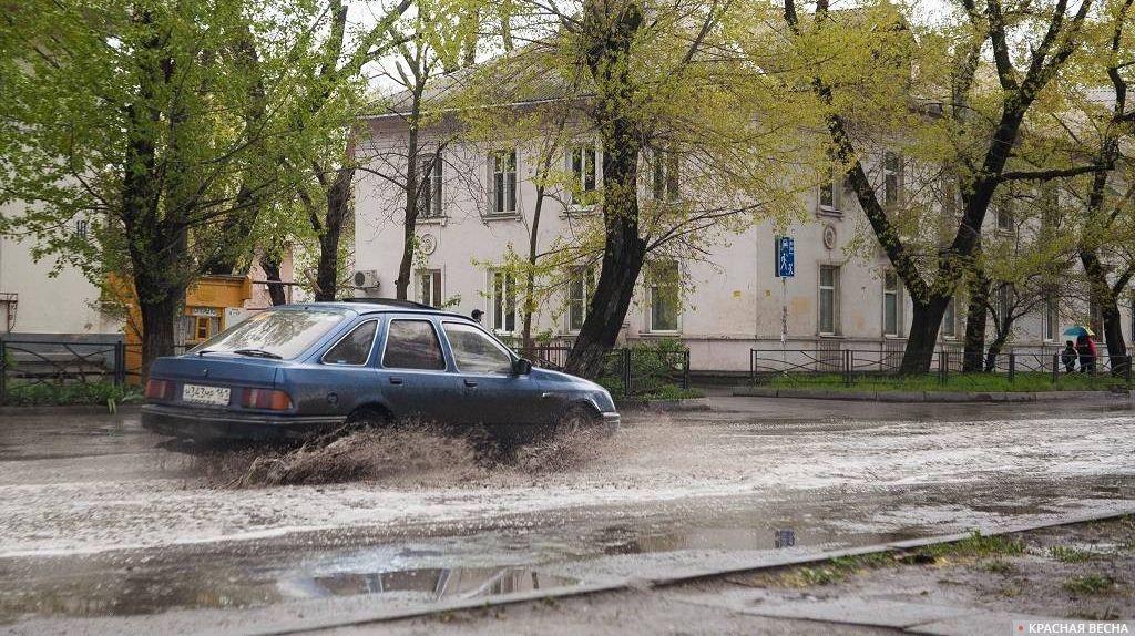 Наводнение на дороге