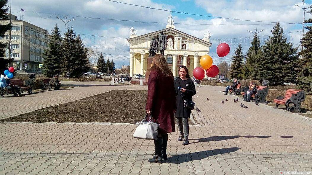 Нижний Тагил. Участники митинга расходятся после мероприятия