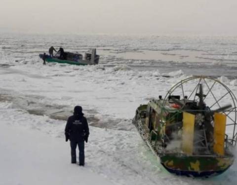 Судно на воздушной подушке на реке Лена