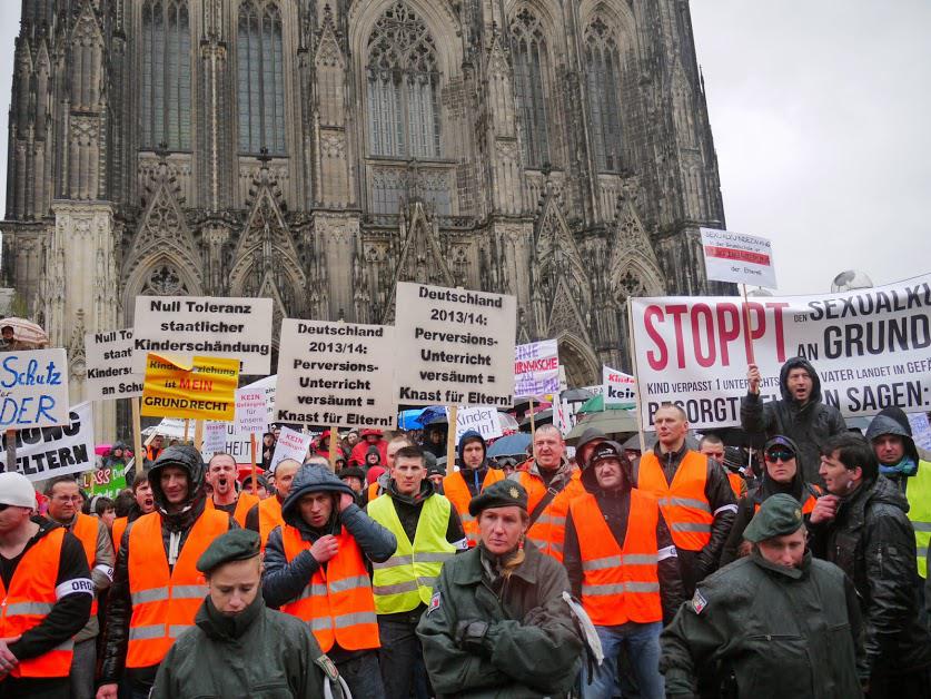 Кёльн, 22 марта 2012 г. Митинг против обязательного секспросвета в школах Германии