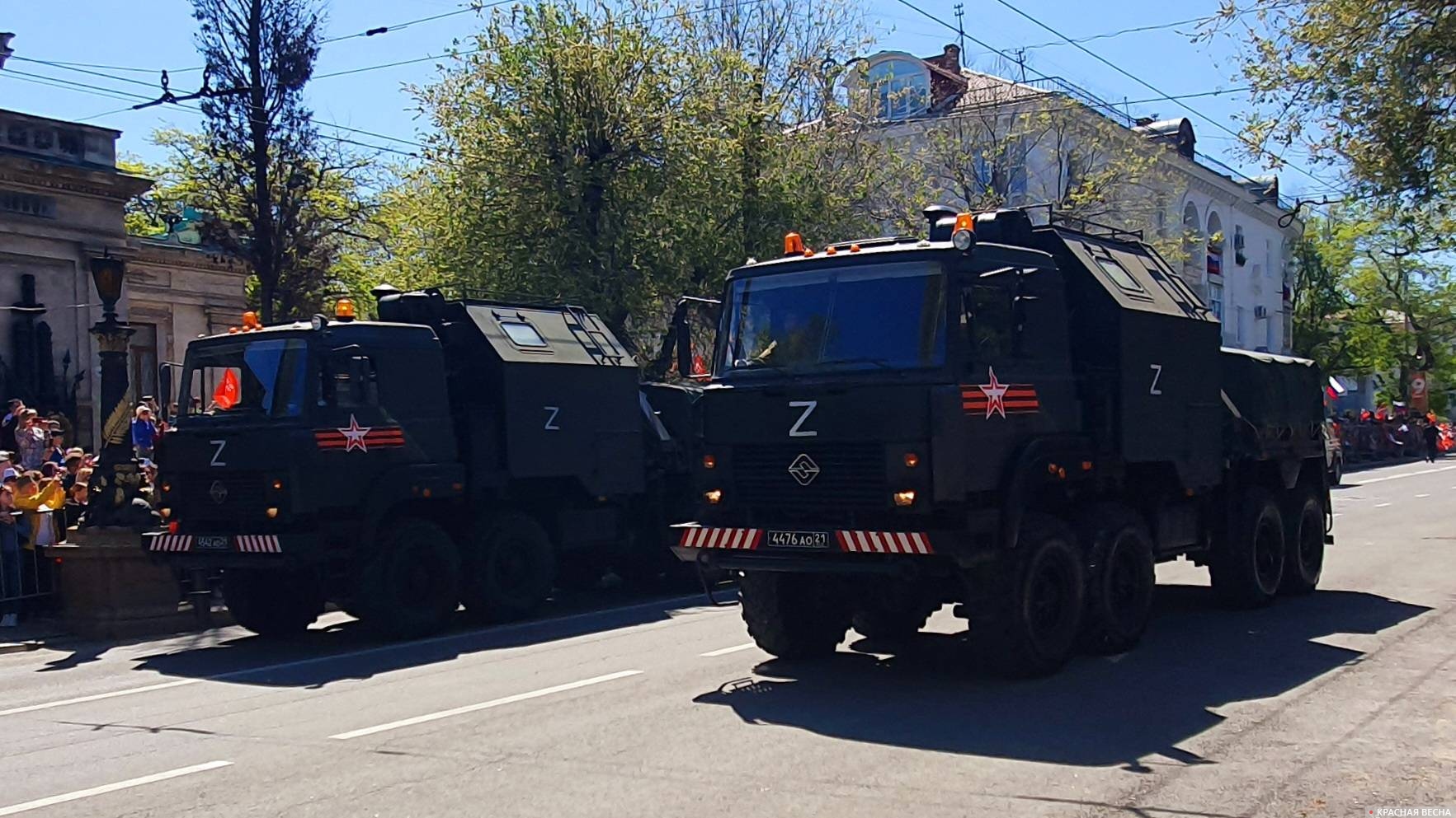 Колонна военной техники на Параде Победы в Севастополе 