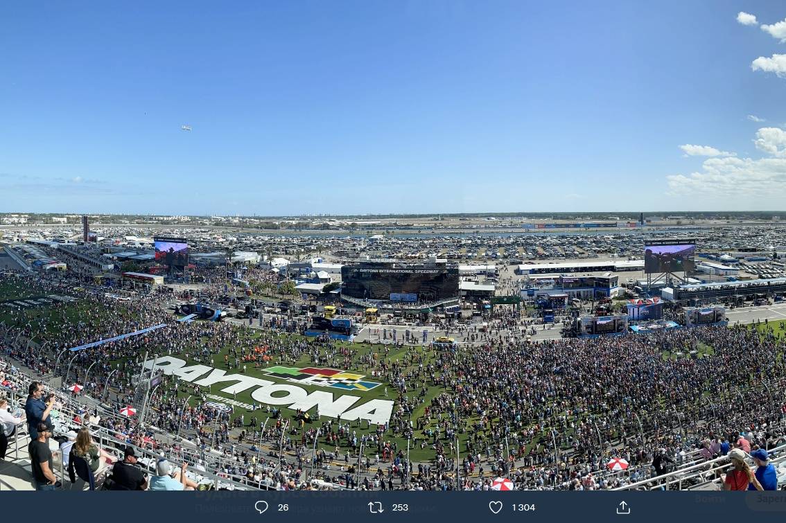 День гонок на Daytona International Speedway