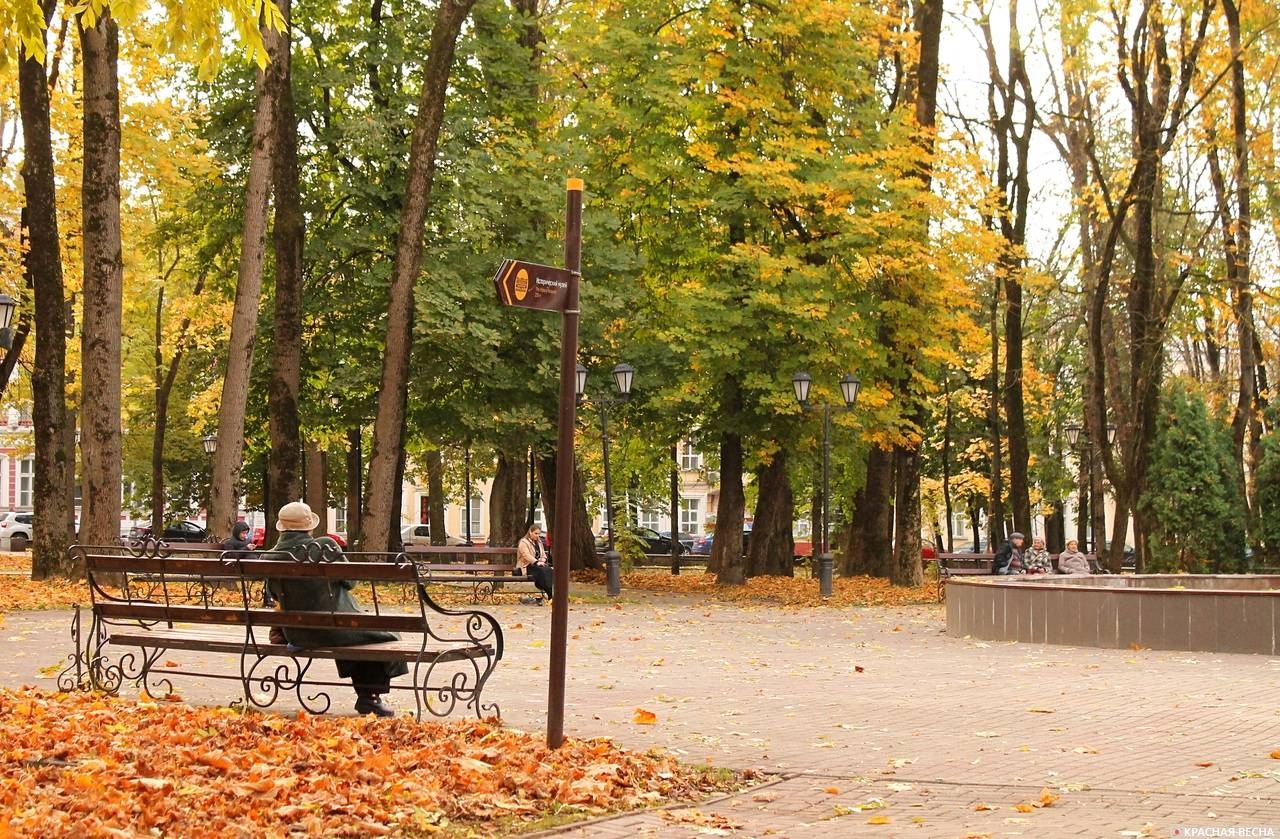 Лавочки в парке Блонье. Смоленск