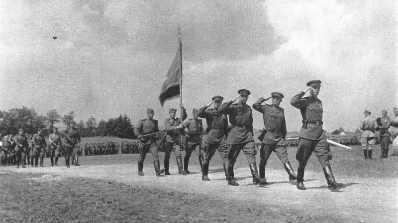 Смотр советских войск в Чехословакии. 1945 г.