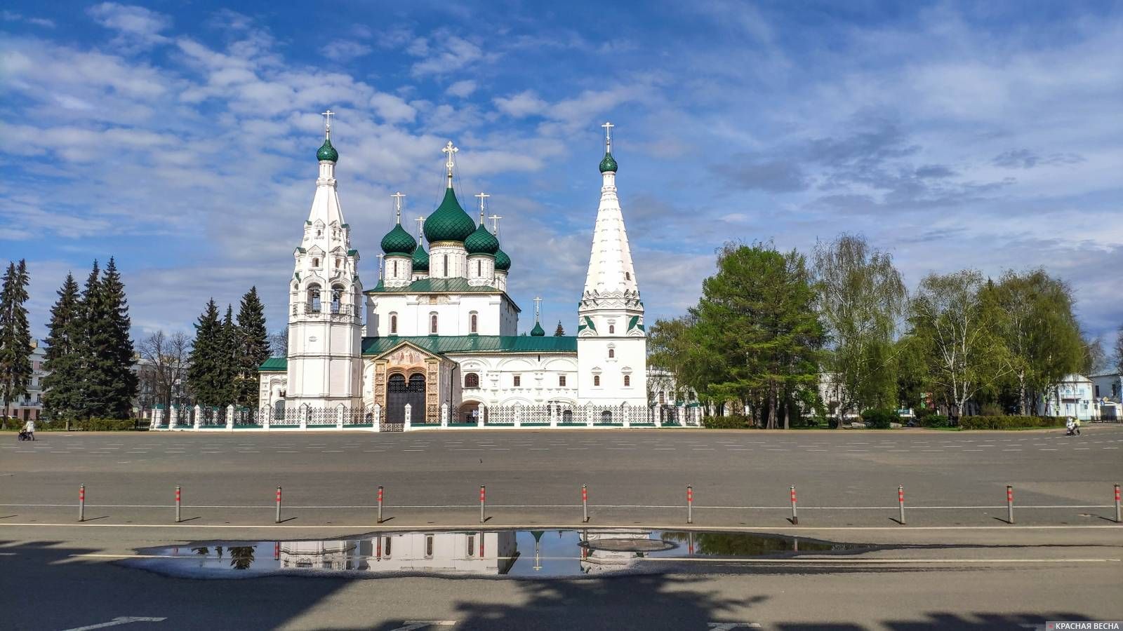 Советская площадь в Ярославле. Ничто не напоминает о великом Празднике.