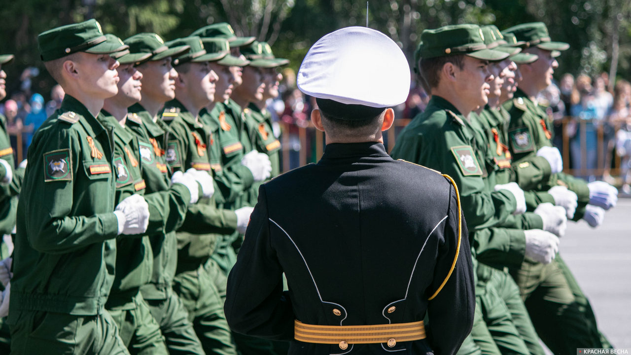 Пешие колонны военнослужащих