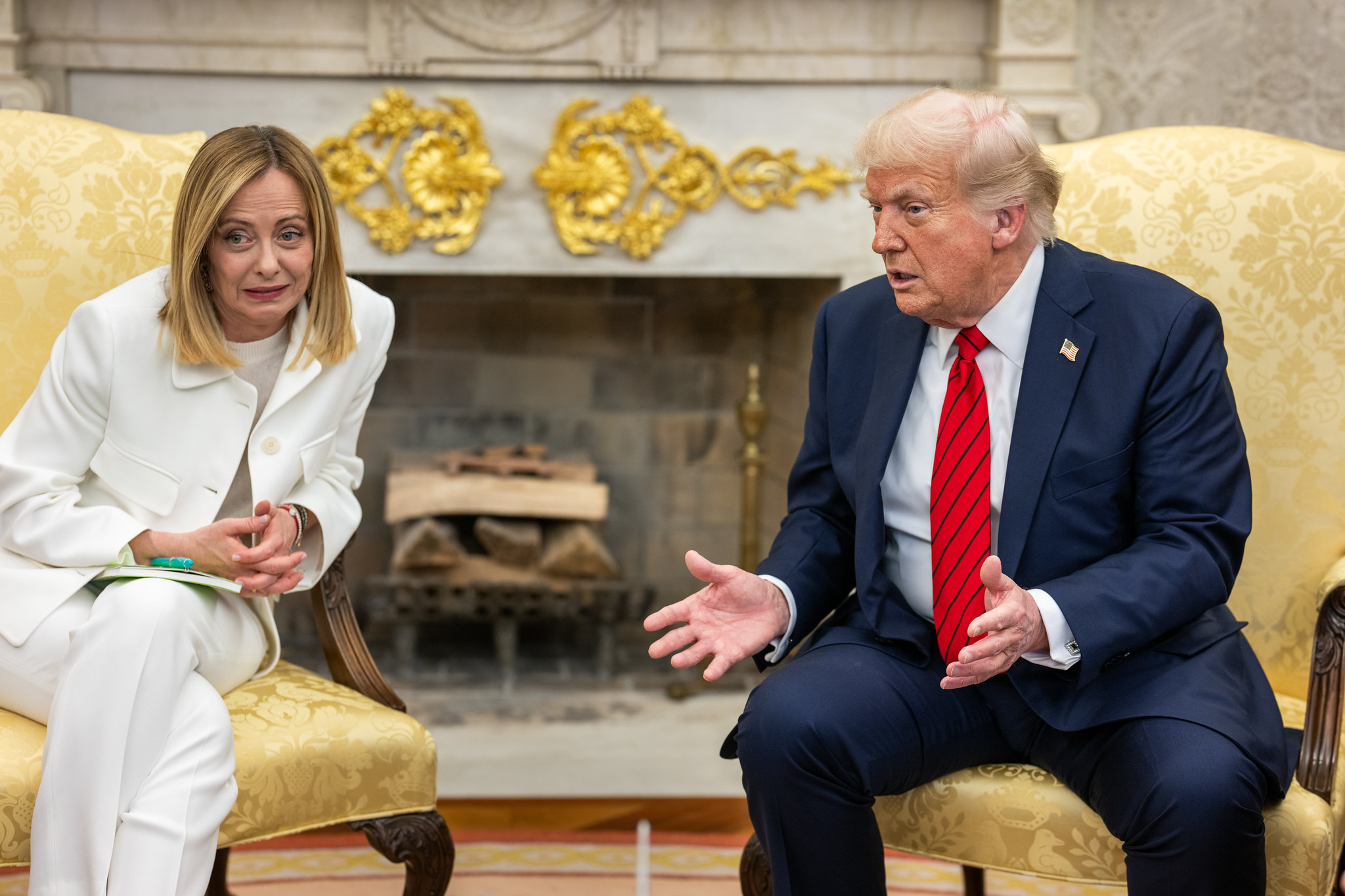 Президент Дональд Трамп проводит двустороннюю встречу с премьер-министром Италии Джорджией Мелони