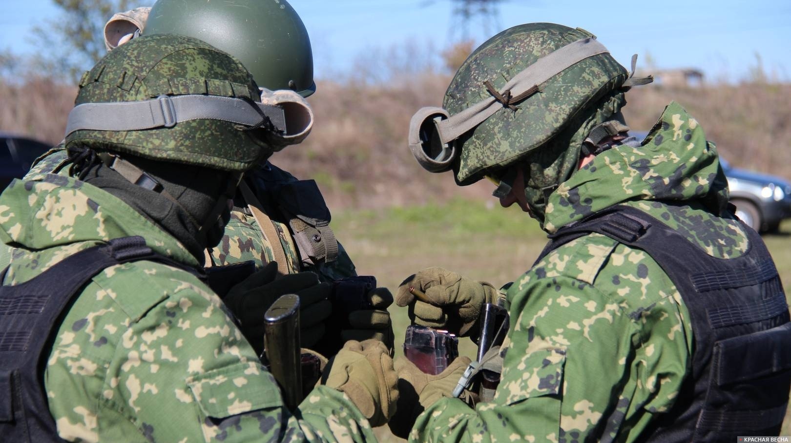 Солдаты в бронежилетах