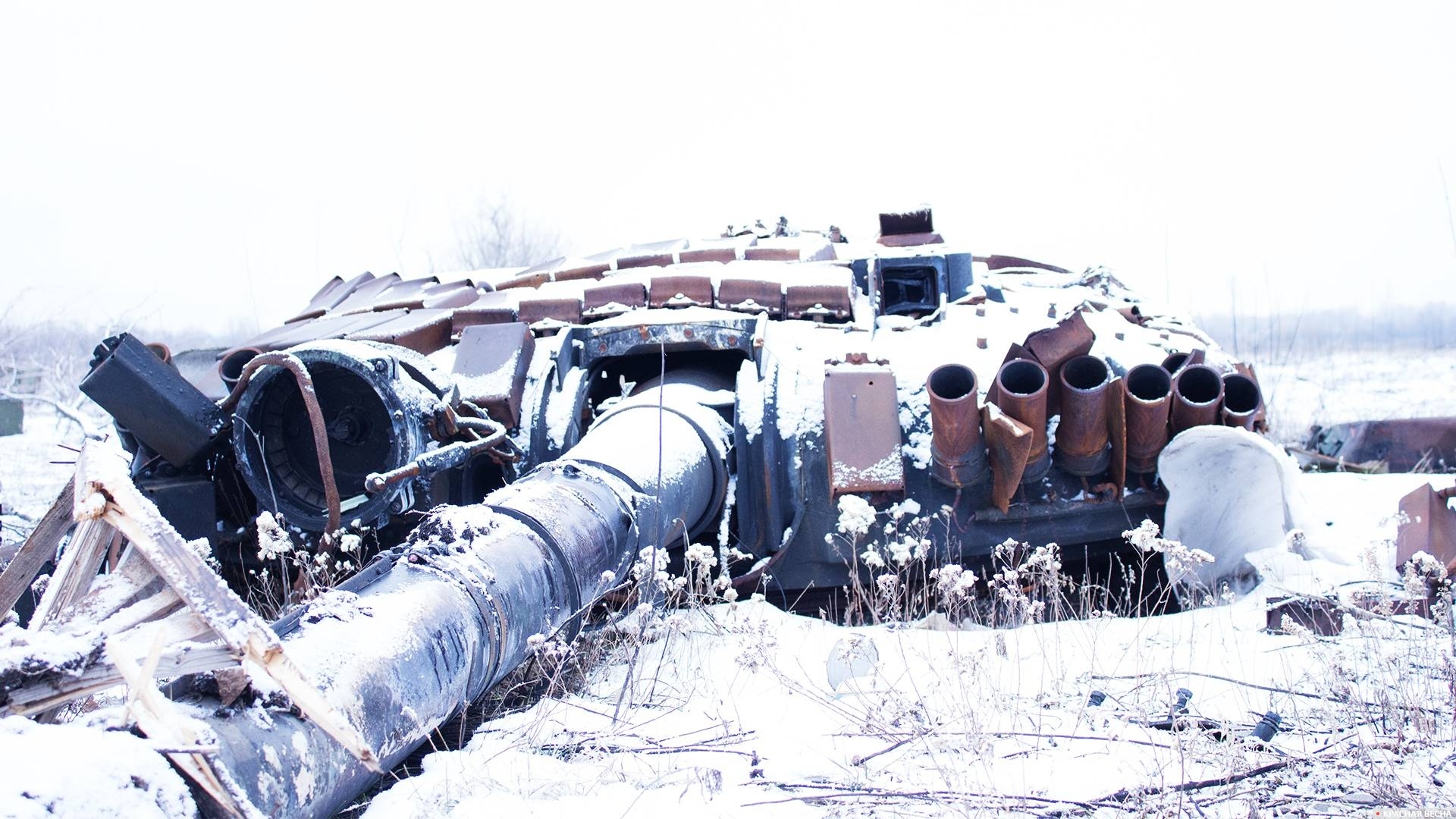 Оторванная башня танка Т-72 ВСУ