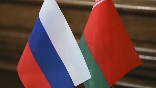 Флаги России и Белоруссии