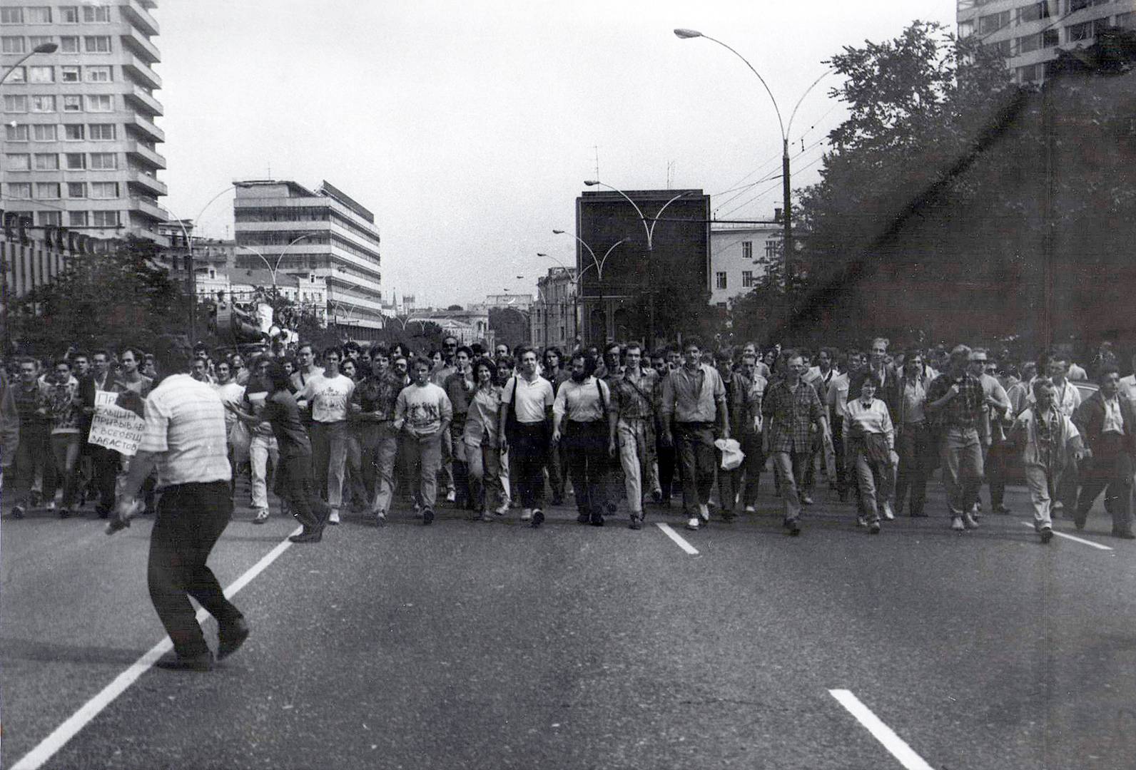 Москва, проспект Калинина. Марш от Кремля к Дому Советов. 19 августа 1991 года (Фото — Иван Симочкин)