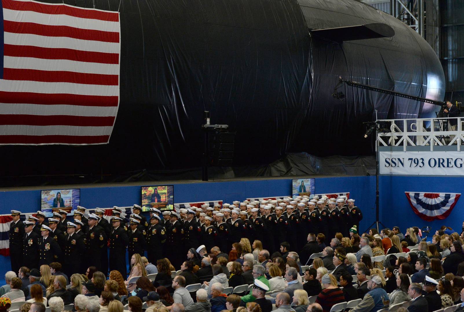 Торжественная церемония крещения подводной лодки Oregon (SSN 793) в октябре 2019 года, никто еще не носит масок