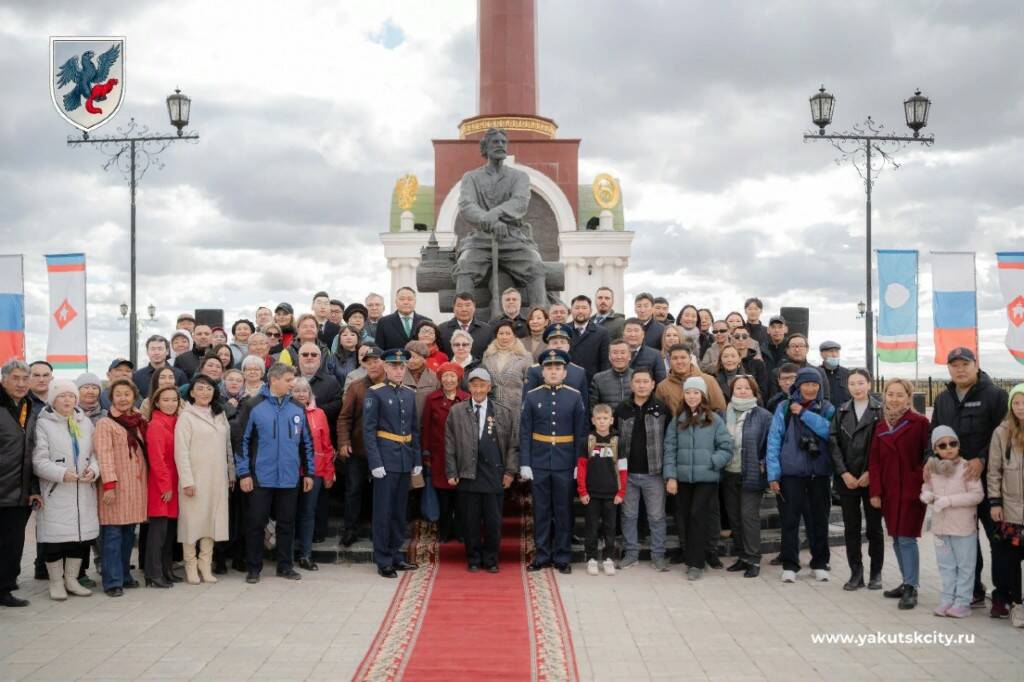 Возложение цветов Петру Бекетову