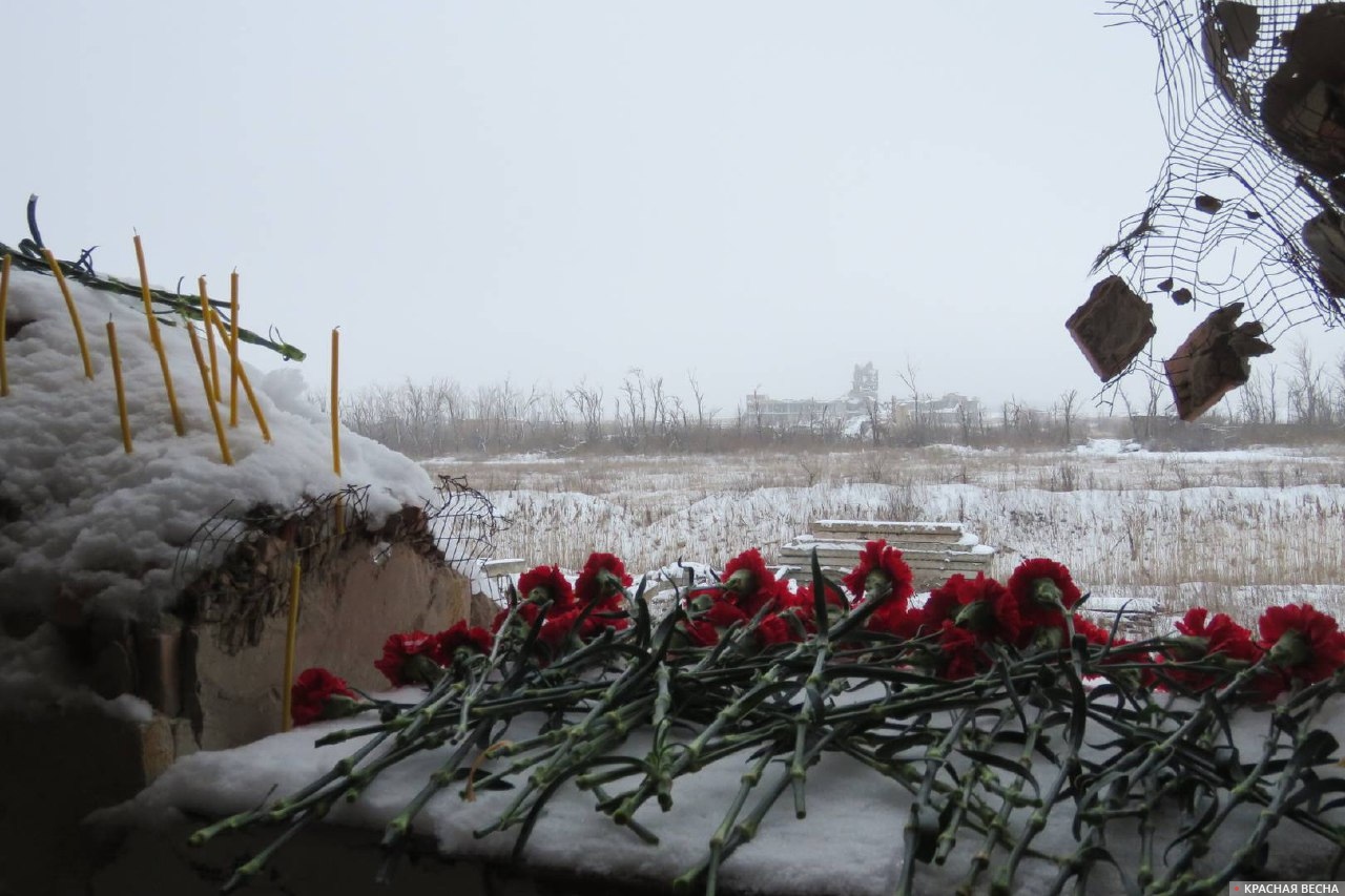 Донецкий аэропорт. Пробоина в стене «Трёшки». 17 января 2015 года здесь стоял «Утес», уничтоженный вражеским танком