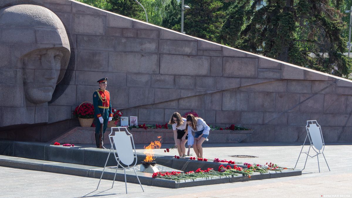 Возложение цветов