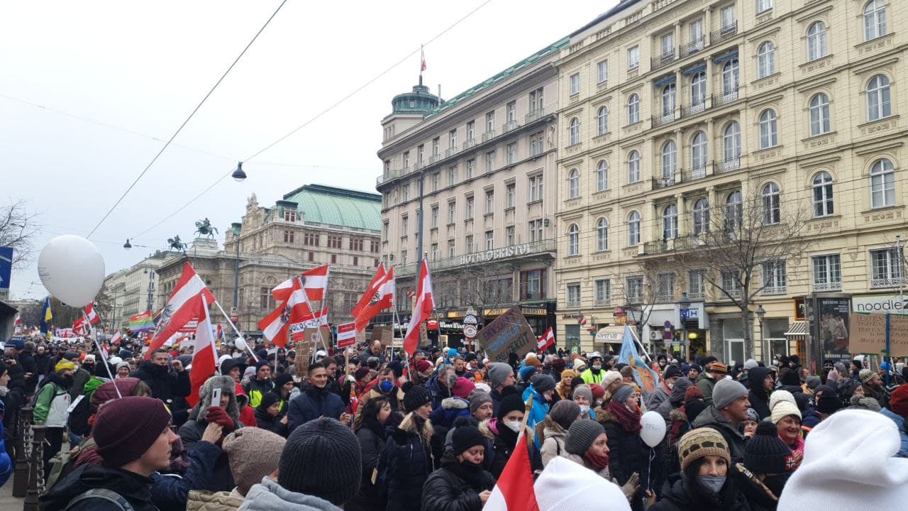 Протест против обязательной вакцины в Вене 4 декября 2021 года