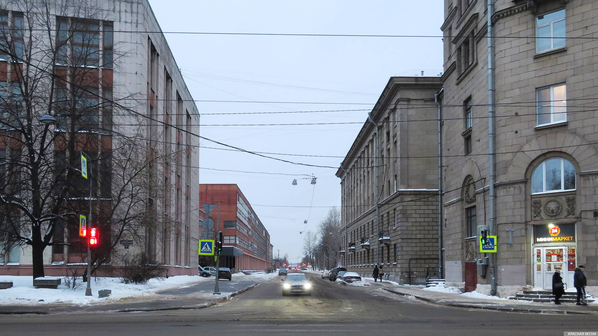 Начало улицы Книпович, переименованной в Смоляную улицу. 11.12.2021 Санкт-Петербург