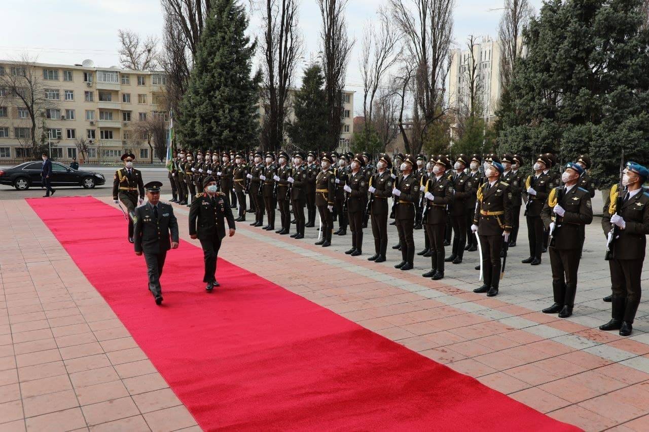 Прибытие делегации во главе с начальником Генштаба ВС Турции в Узбекистан