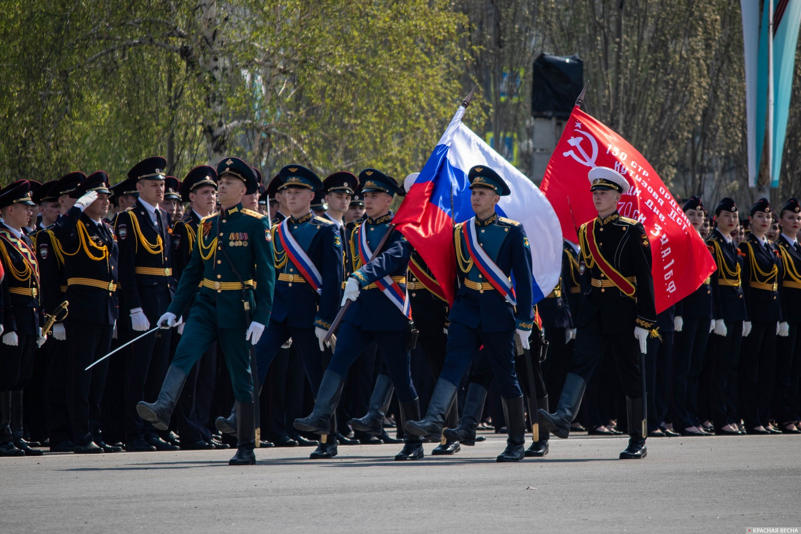 Вынос копии Знамени Победы и флага России. Омск. 09.05.2021