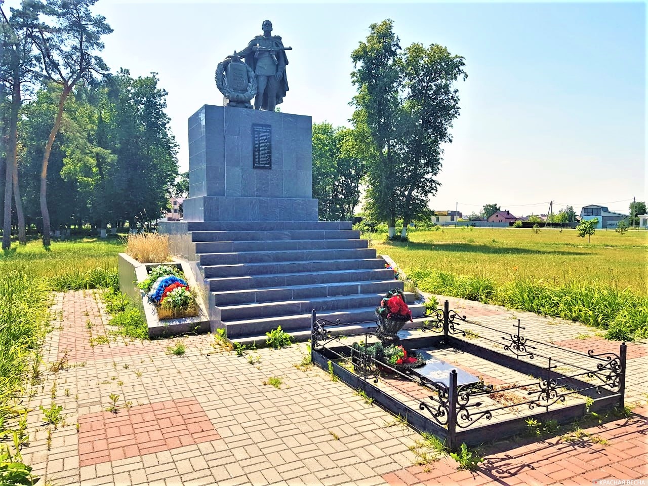 Братская могила. село Лебяжье, Курская область