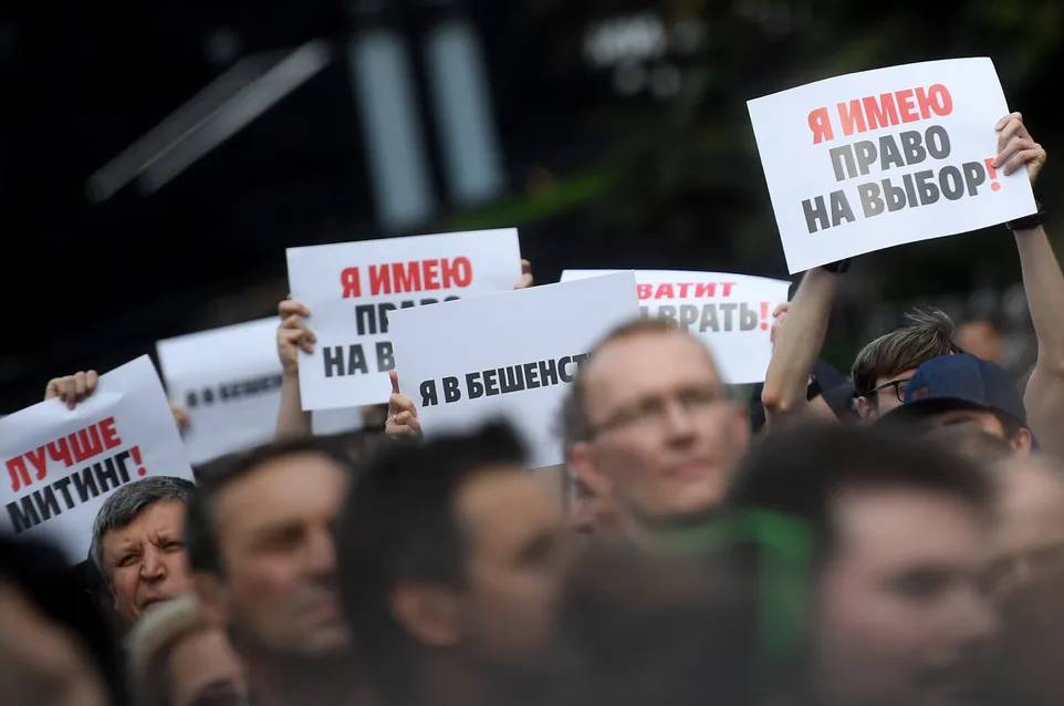 Плакаты на митинге в Москве. Июль 2019 г.