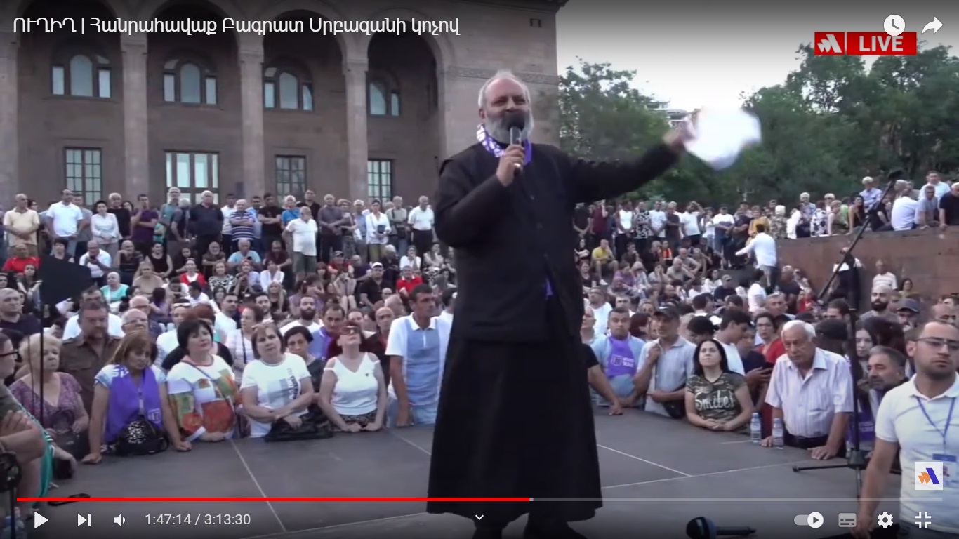 Архиепископ Баграт Србазан Галстанян на митинге в Ереване 17.06.2024 — день