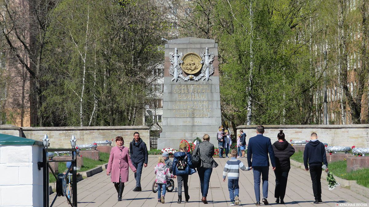 Санкт-Петербург. Воинское кладбище «Дачное». 09.05.2020