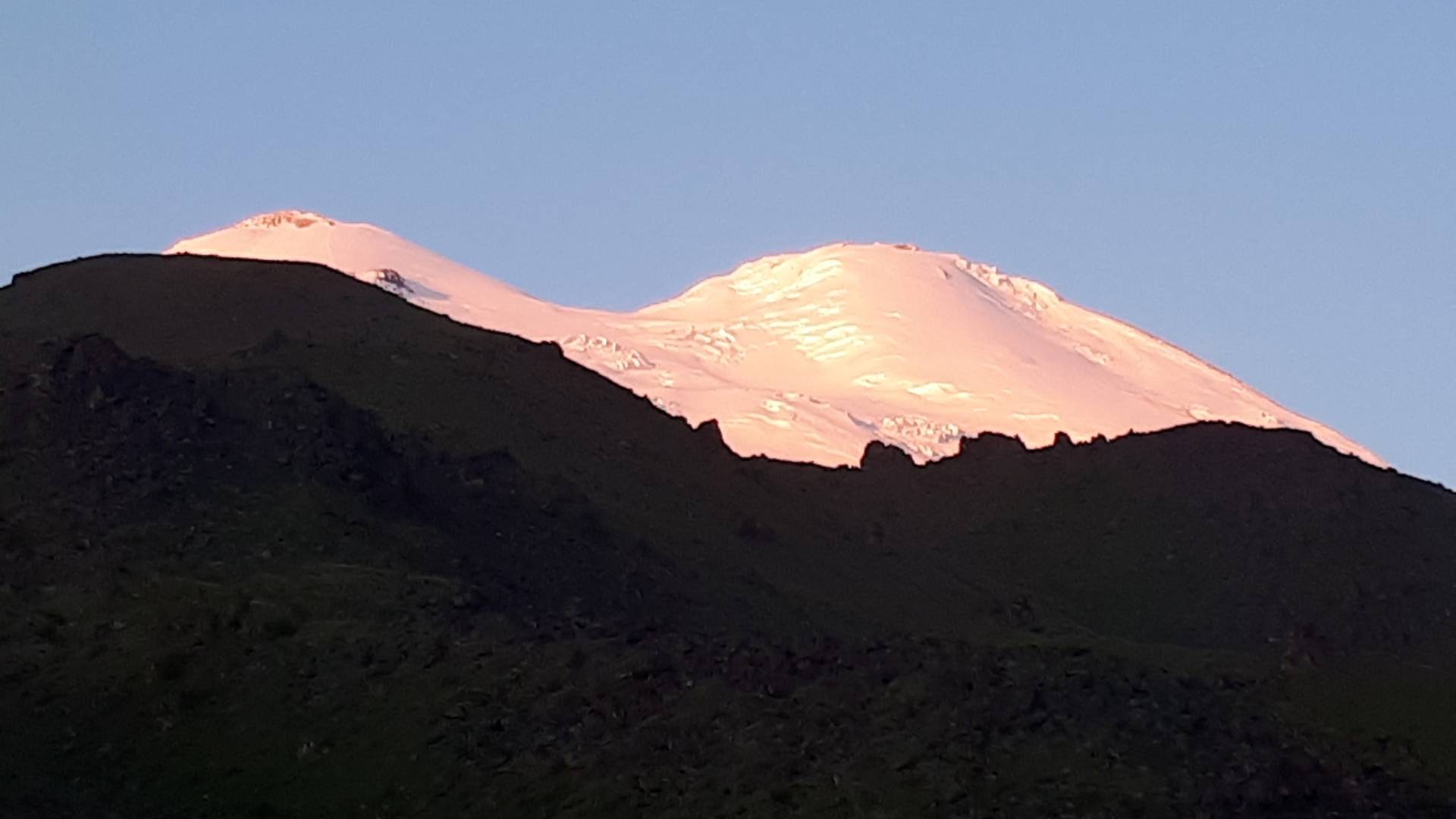 Эльбрус в лучах заката