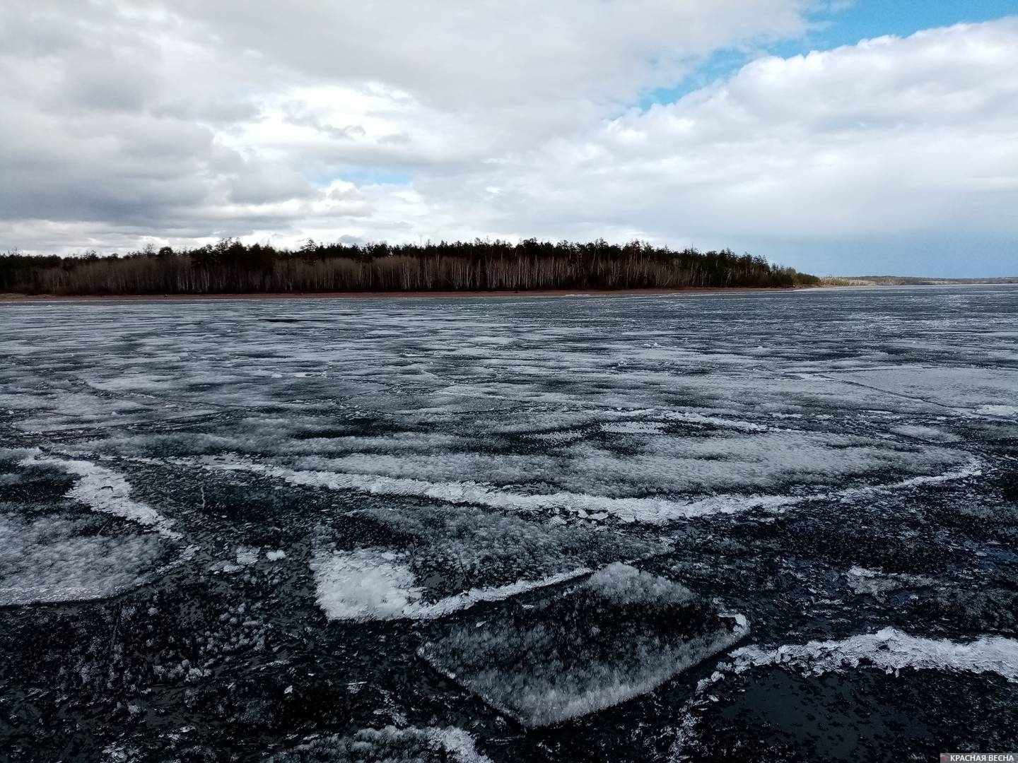 Ангара. Лёд вскрывается