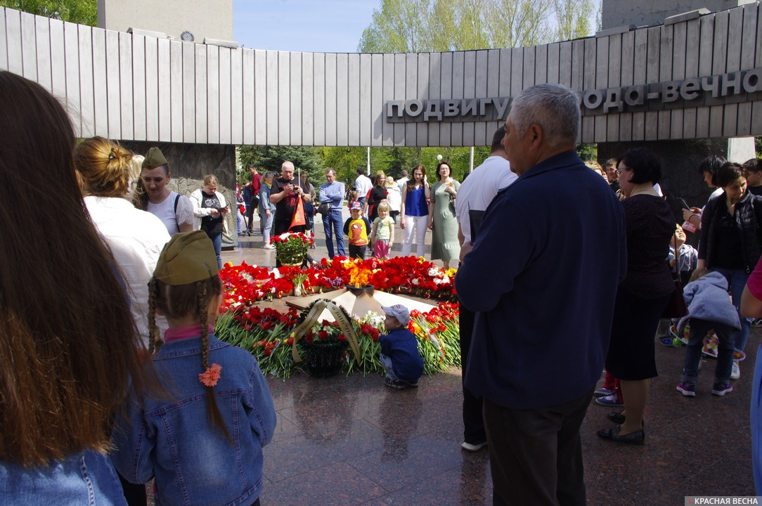 У Вечного огня в Парке Победы. Тольятти