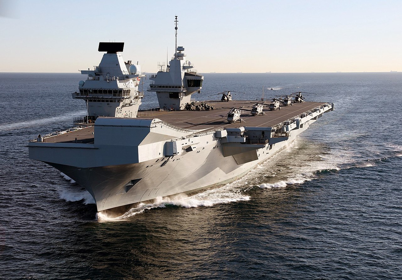 Авианосец HMS Queen Elizabeth