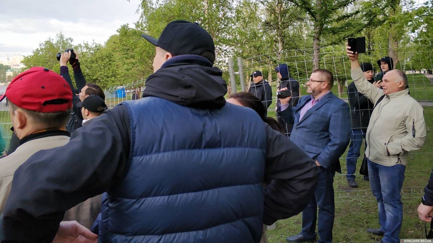 Протест на Октябрьской площади в Екатеринбурге