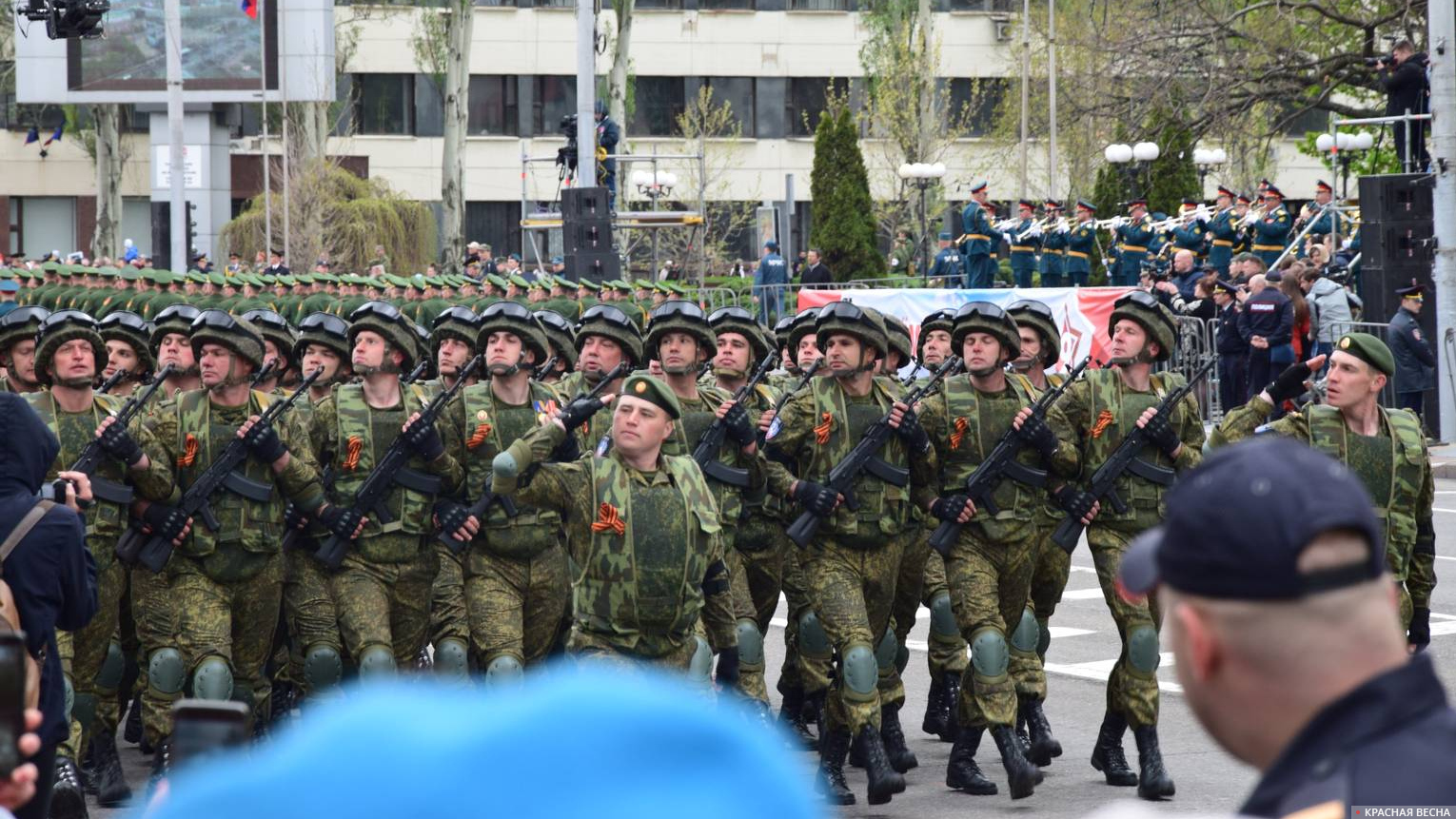 Парад в честь Дня Победы в Донецке