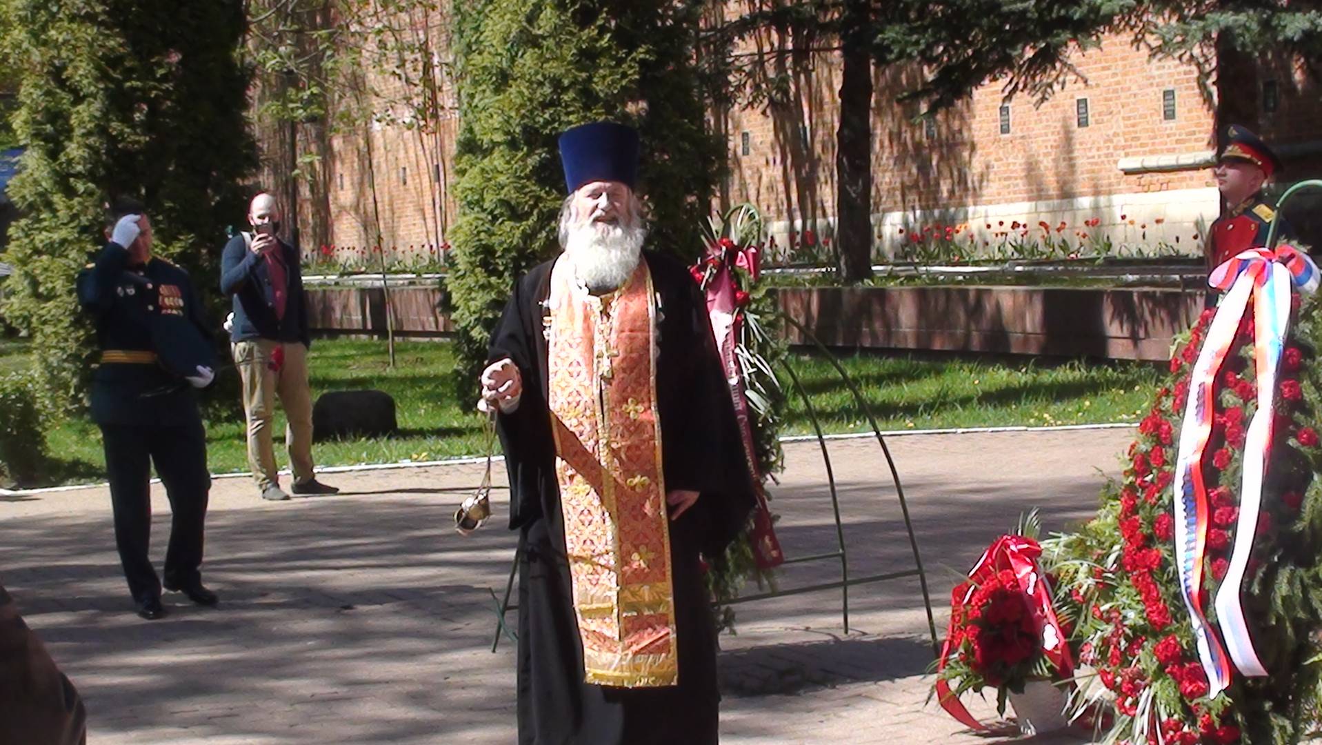 Богослужение перед Вечным огнем в честь Дня Победы. Смоленск