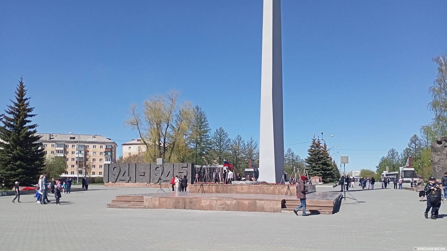 Жители Дзержинского района Нижнего Тагила в ожидании митинга