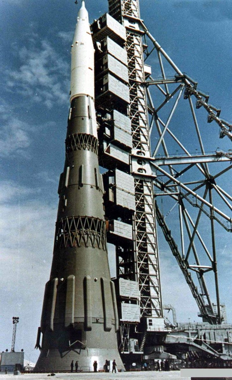 Габаритно-весовой макет Н-1 на стартовой площадке. 1967