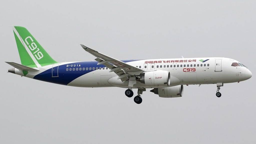 Самолёт Comac C919 в первом полёте. Май 2017