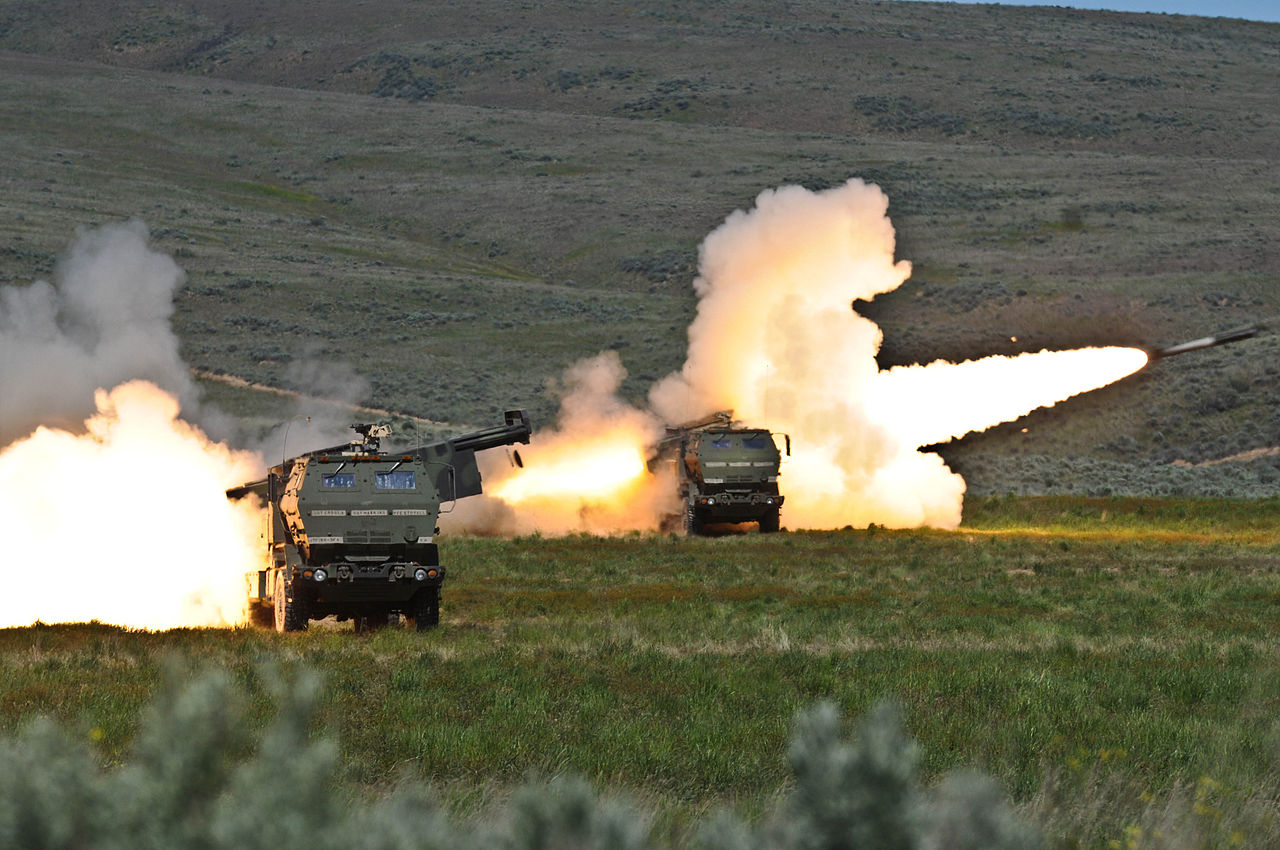 HIMARS во время стрельбы в учебном центре.