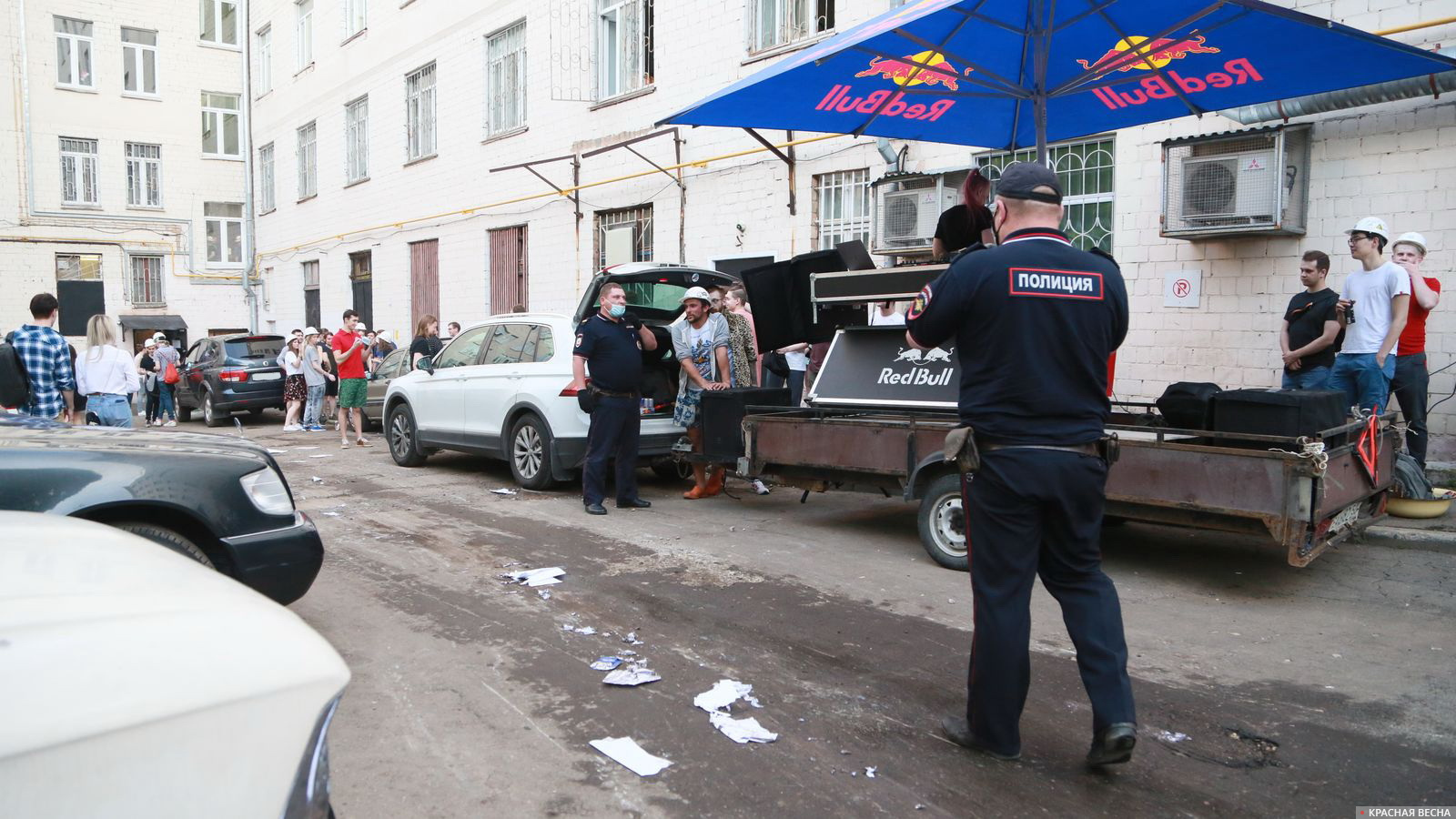 Полиция приступила к сворачиванию праздника