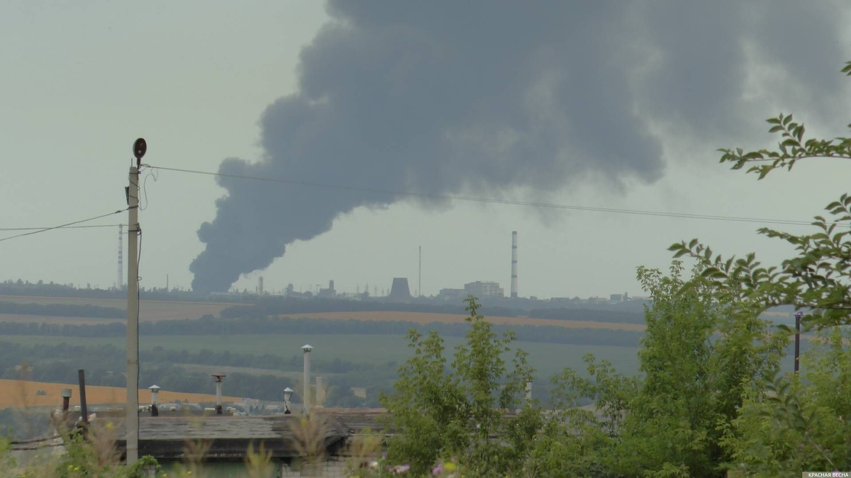 ЛНР Лисичанск 2014 год Горящий НПЗ