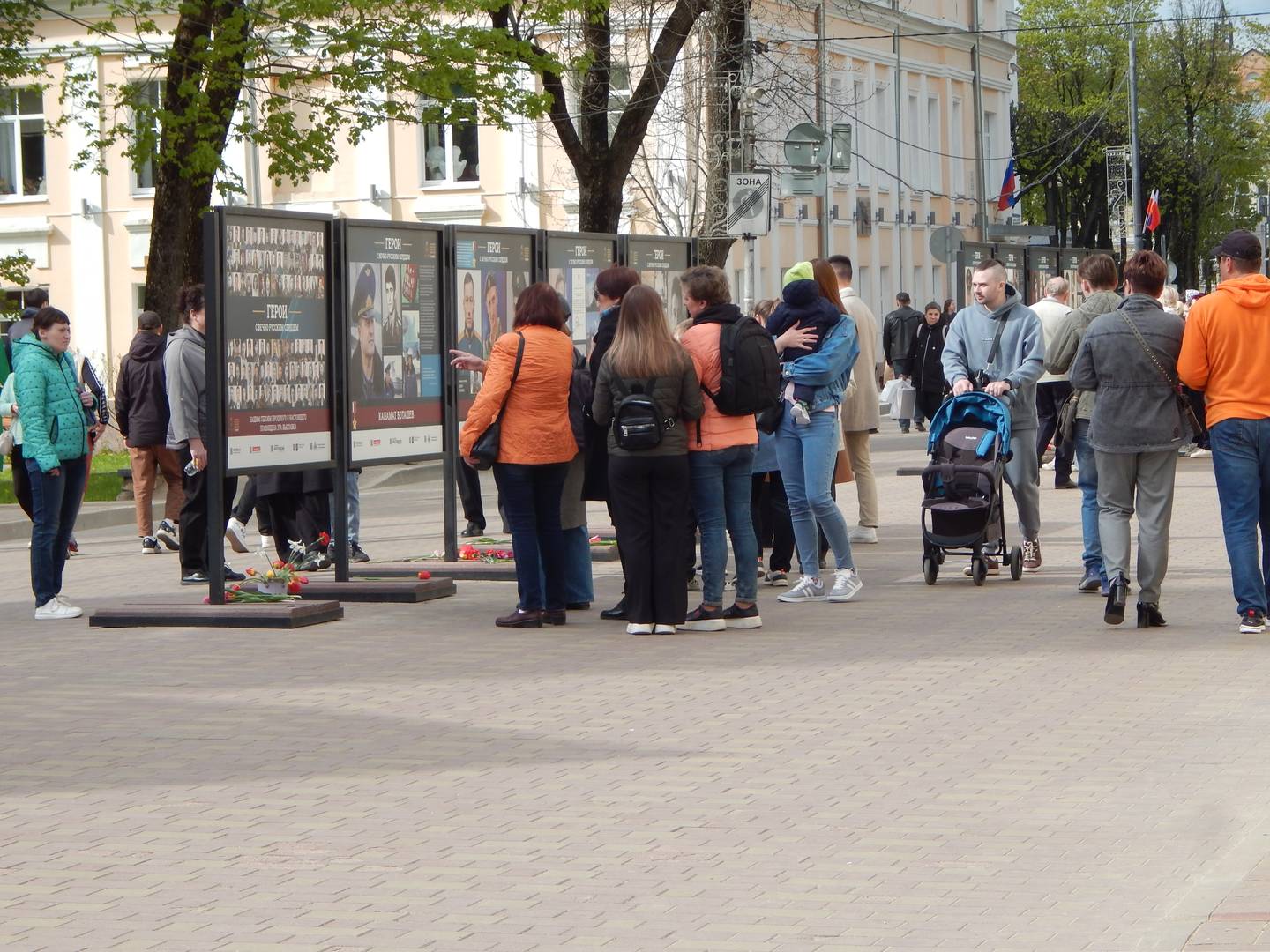 Уличная выставка «Герои с вечно русским сердцем» в Смоленске