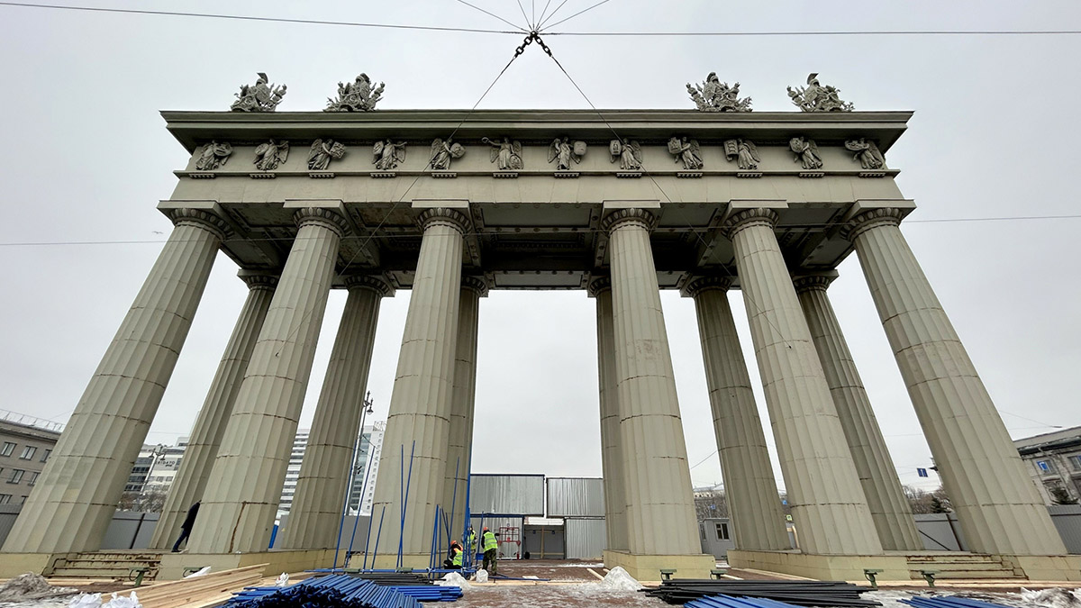 В Петербурге началась реставрация Московских триумфальных ворот. 2023 год