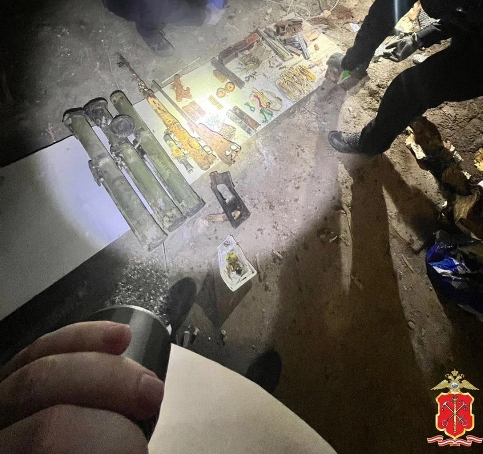 Оружейный схрон в подвале гостиницы, расположенной по адресу: Санкт-Петербург, проспект Тореза, 36