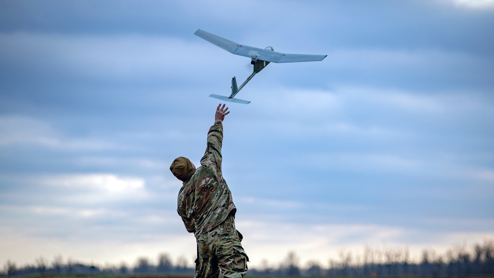 Запуск беспилотника RQ-11 Raven