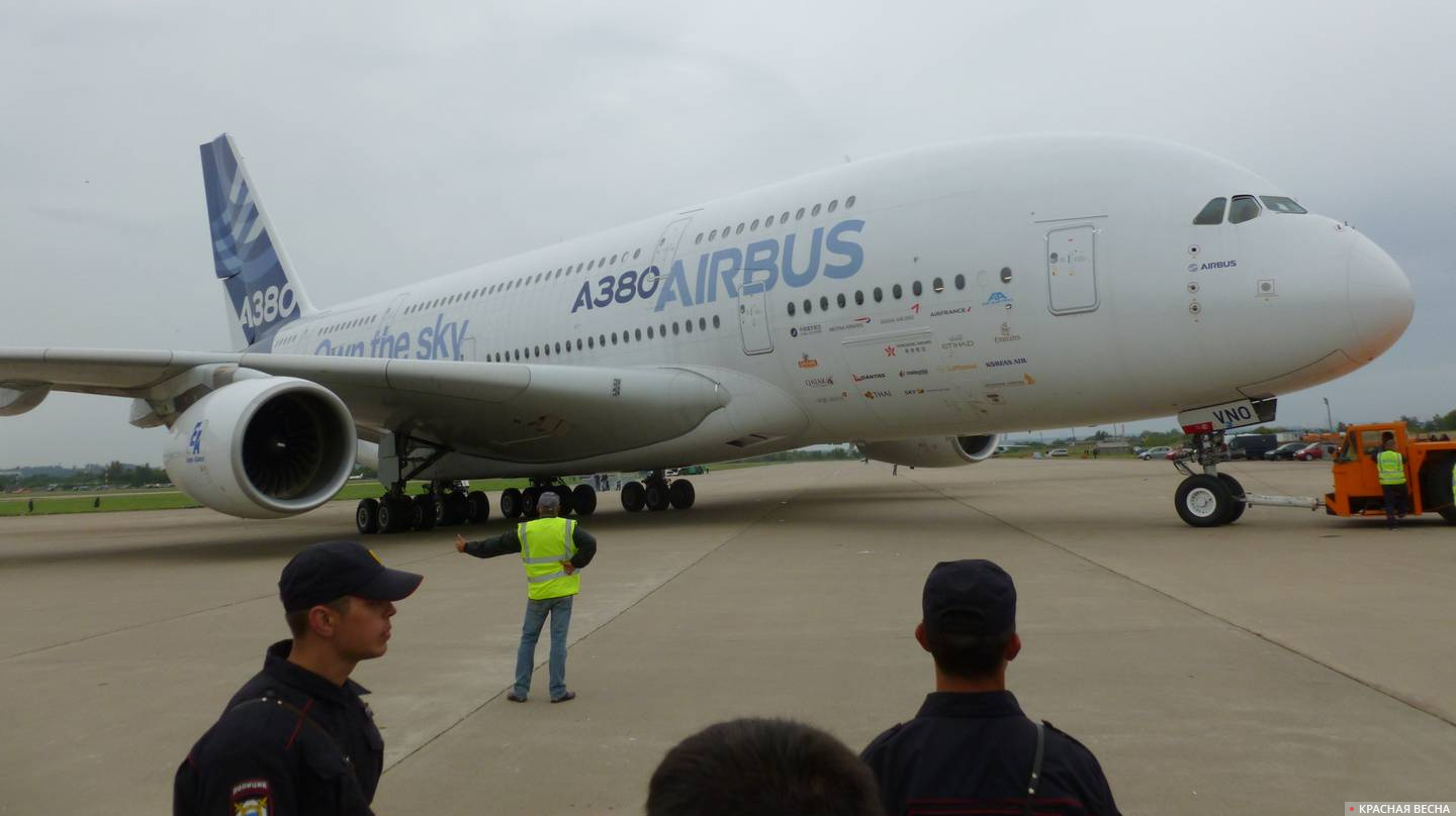 Самолет Airbus A380