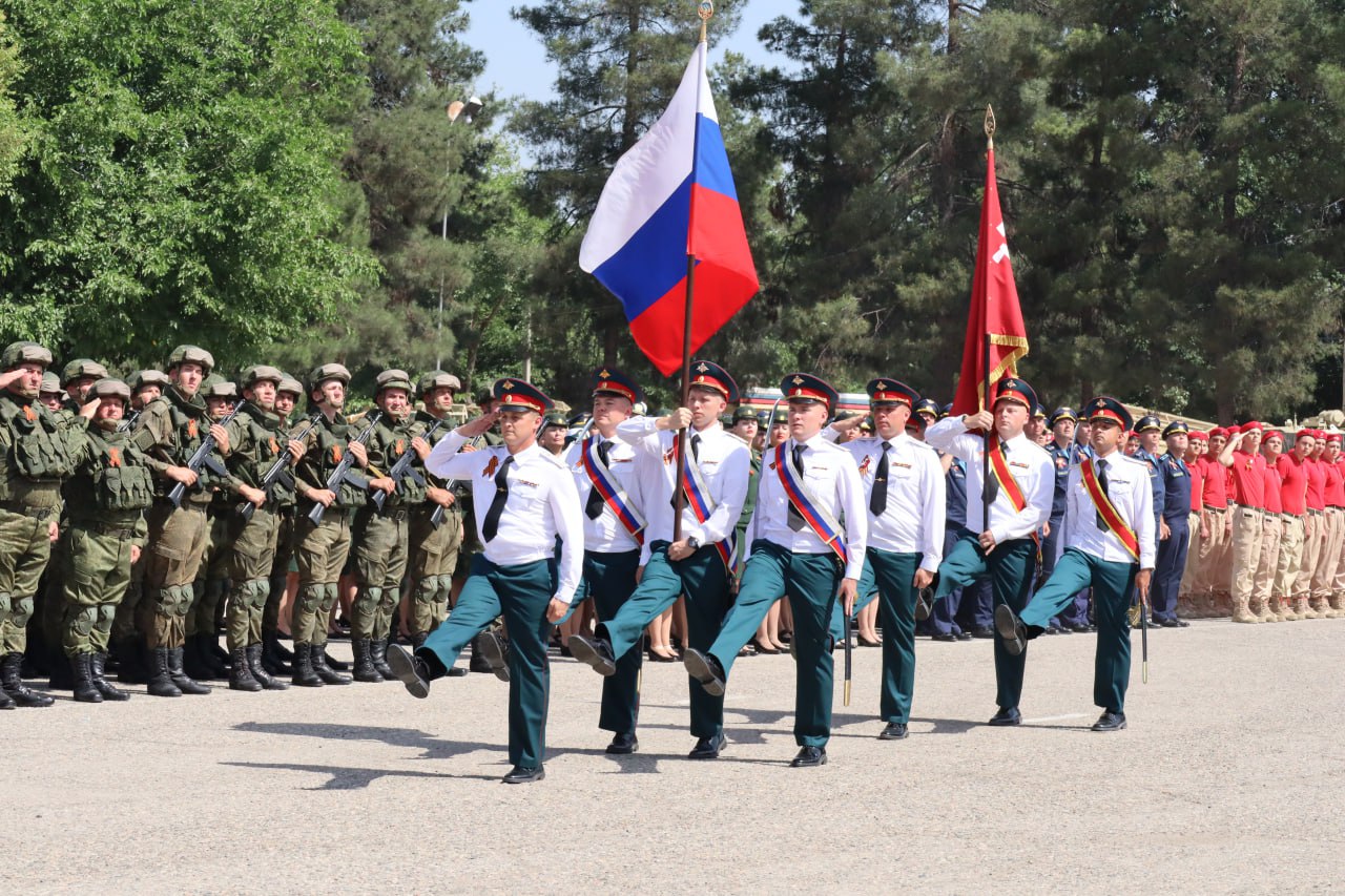 Парад в Таджикистане на территории 201-й российской военной базы