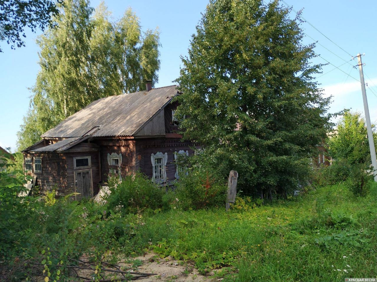 Заброшенный дов в селе Ёлнать