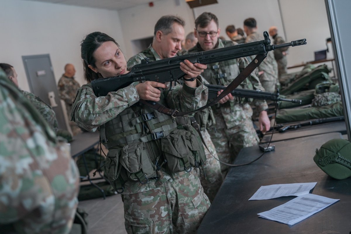 Участники базового курса для военнослужащих комендантских частей Литвы