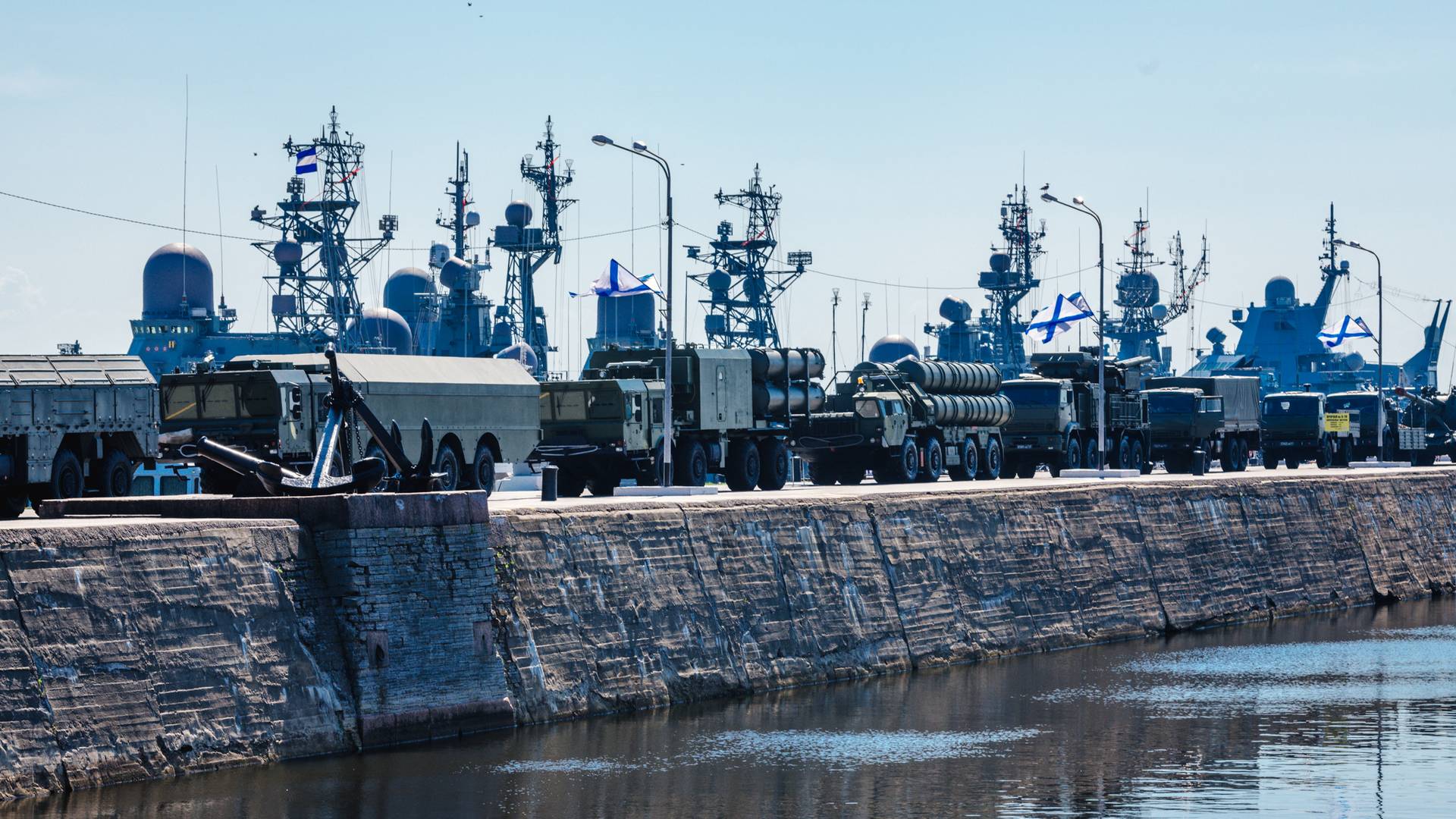 Военные корабли в Кронштадте