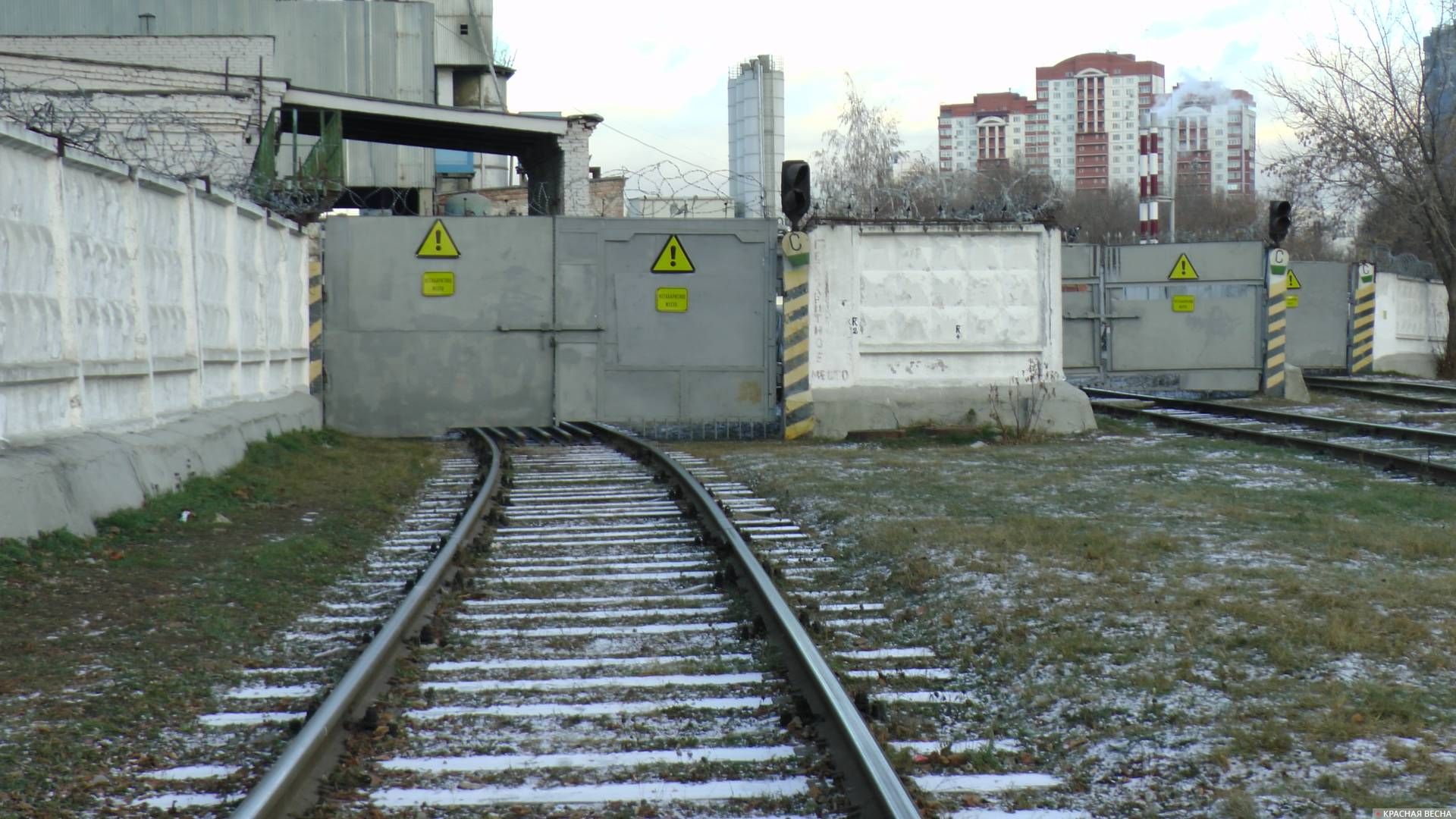 Ворота на железной дороге. РЖД. Москва. 2018